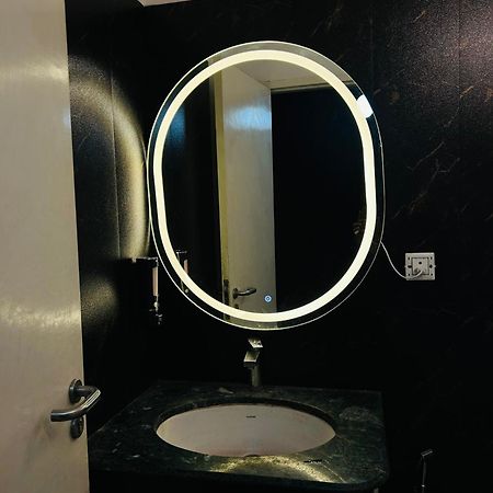 Shades Of Black 2 Hotel Lucknow Bagian luar foto