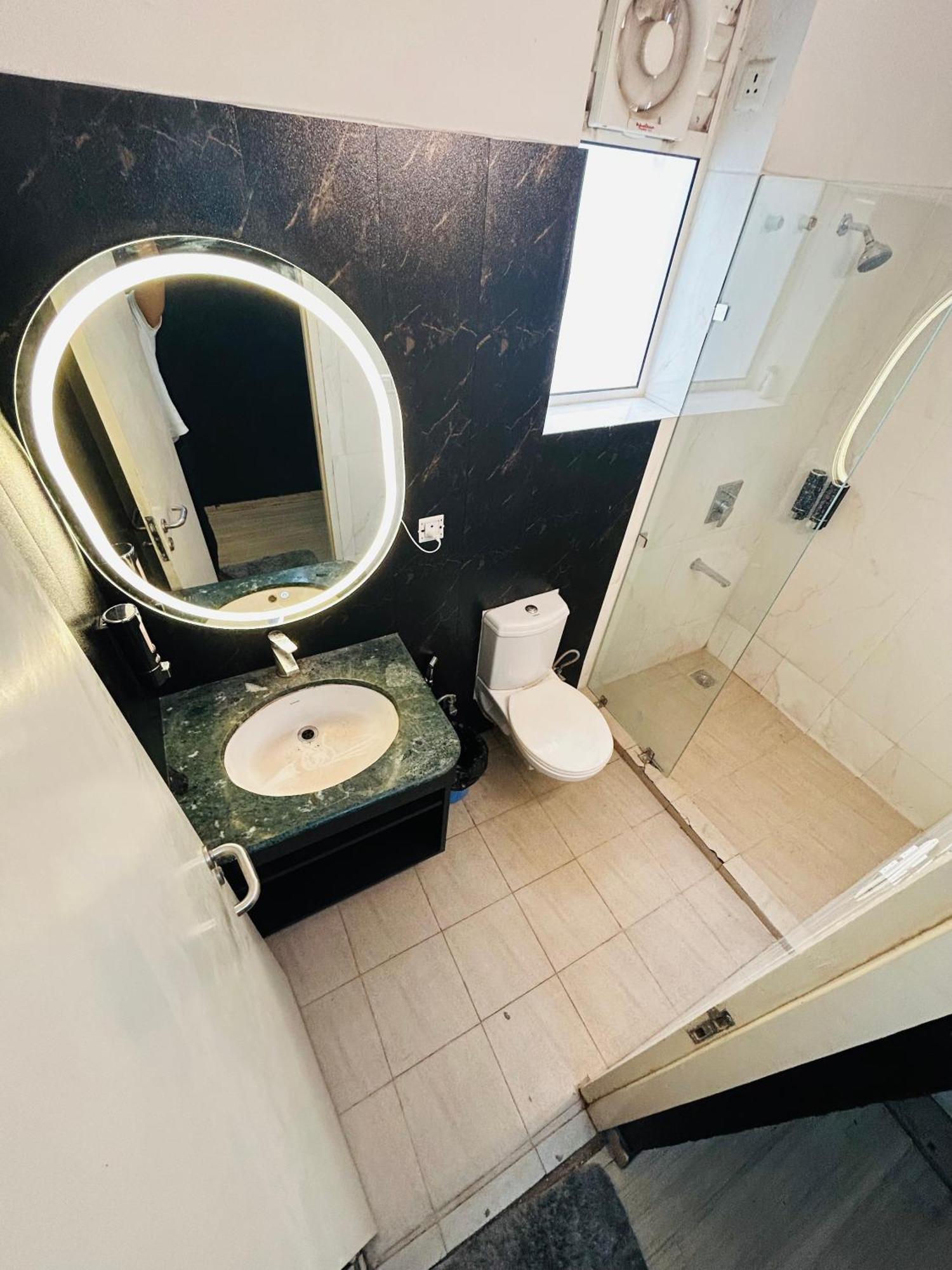 Shades Of Black 2 Hotel Lucknow Bagian luar foto